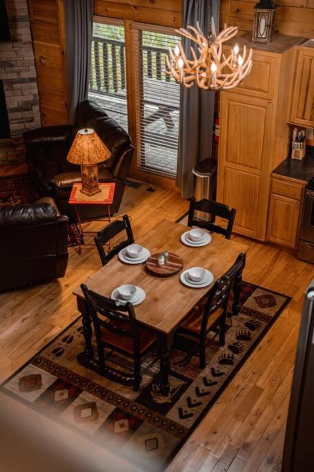 2-Bedroom Cabin With 2 Master Suites, Loft, Half-Bath And Hot Tub In A Serene Resort Setting เซอเวียร์วีล ภายนอก รูปภาพ