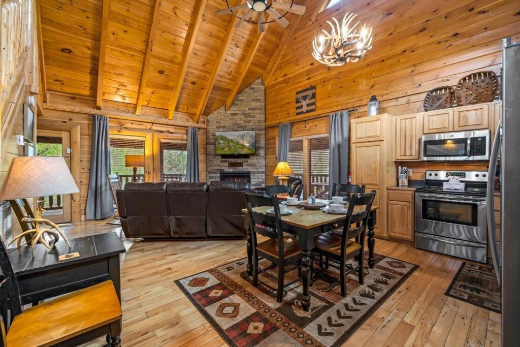 2-Bedroom Cabin With 2 Master Suites, Loft, Half-Bath And Hot Tub In A Serene Resort Setting เซอเวียร์วีล ภายนอก รูปภาพ