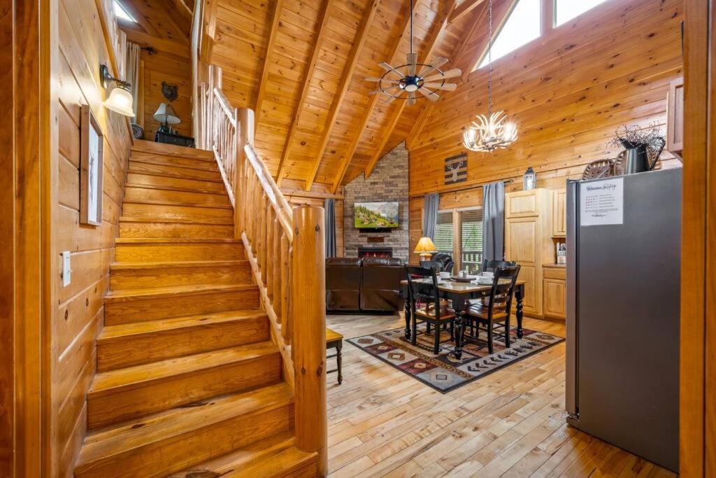 2-Bedroom Cabin With 2 Master Suites, Loft, Half-Bath And Hot Tub In A Serene Resort Setting เซอเวียร์วีล ภายนอก รูปภาพ