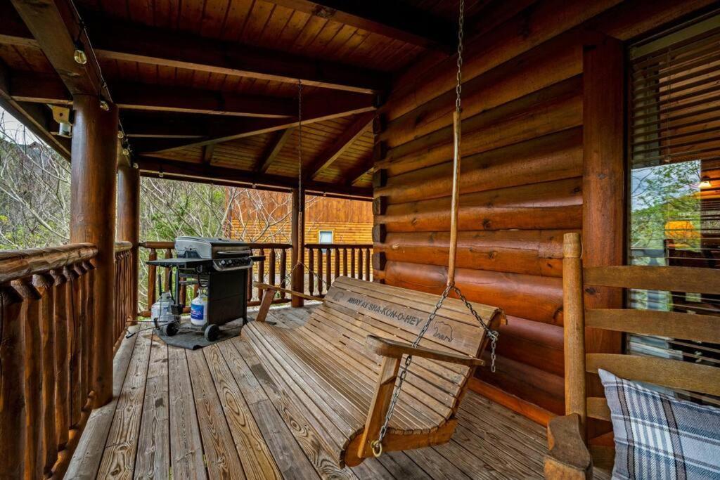 2-Bedroom Cabin With 2 Master Suites, Loft, Half-Bath And Hot Tub In A Serene Resort Setting เซอเวียร์วีล ภายนอก รูปภาพ