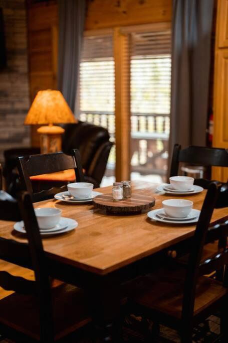 2-Bedroom Cabin With 2 Master Suites, Loft, Half-Bath And Hot Tub In A Serene Resort Setting เซอเวียร์วีล ภายนอก รูปภาพ