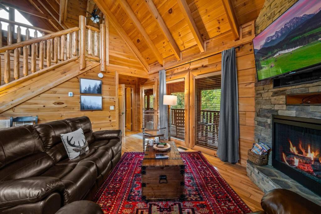 2-Bedroom Cabin With 2 Master Suites, Loft, Half-Bath And Hot Tub In A Serene Resort Setting เซอเวียร์วีล ภายนอก รูปภาพ