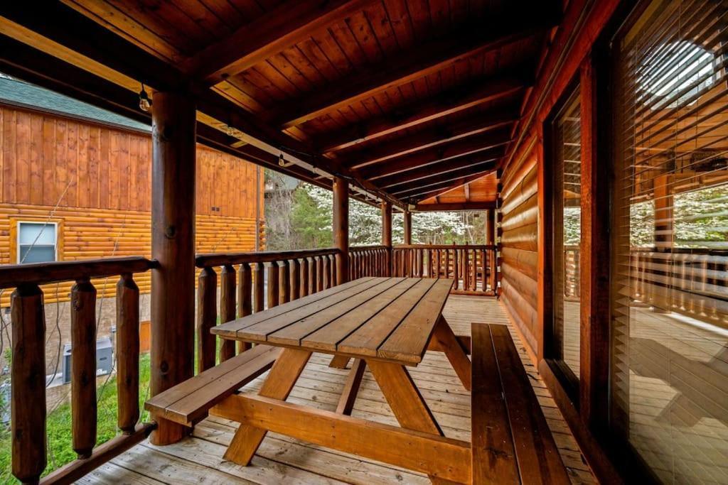 2-Bedroom Cabin With 2 Master Suites, Loft, Half-Bath And Hot Tub In A Serene Resort Setting เซอเวียร์วีล ภายนอก รูปภาพ