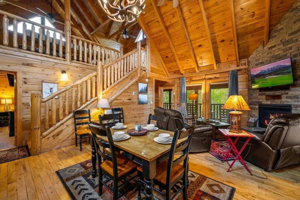 2-Bedroom Cabin With 2 Master Suites, Loft, Half-Bath And Hot Tub In A Serene Resort Setting เซอเวียร์วีล ภายนอก รูปภาพ