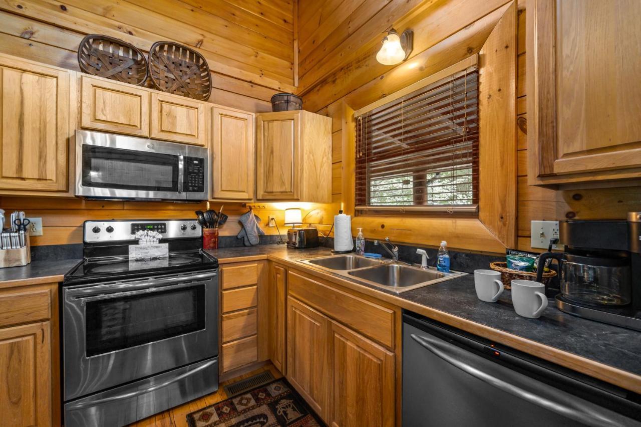 2-Bedroom Cabin With 2 Master Suites, Loft, Half-Bath And Hot Tub In A Serene Resort Setting เซอเวียร์วีล ภายนอก รูปภาพ
